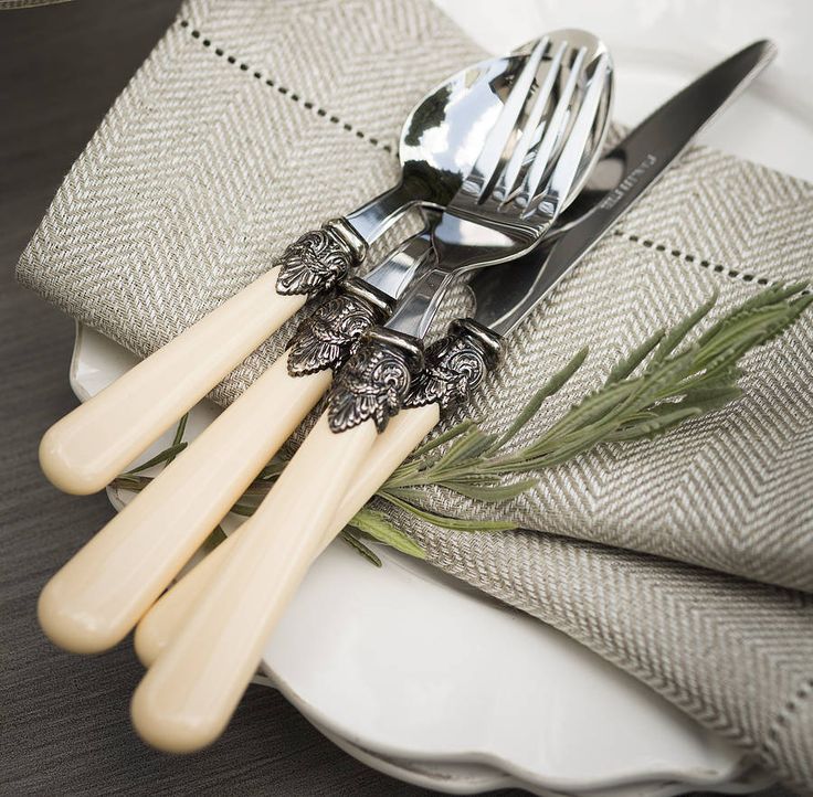 b437dc789737649ae6a08ec10b07f369--vintage-cutlery-cutlery-set.jpg